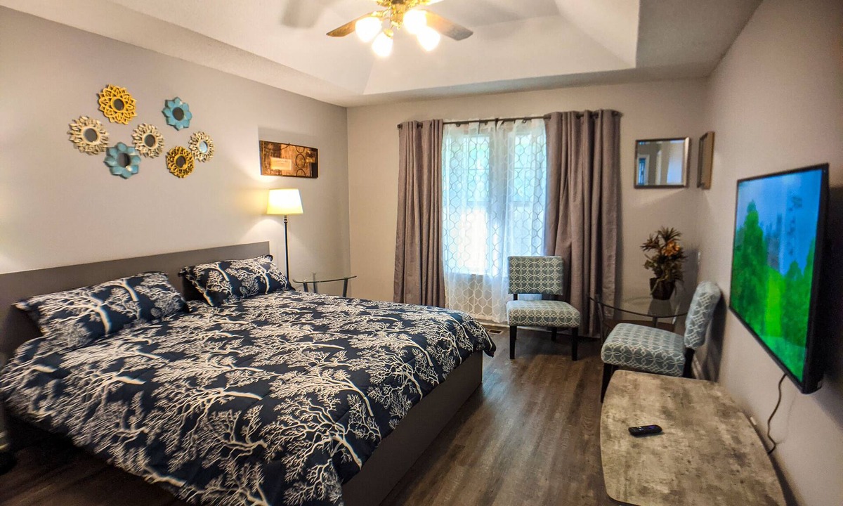 Overland Park House | Beautiful, spacious, clean house for families #2