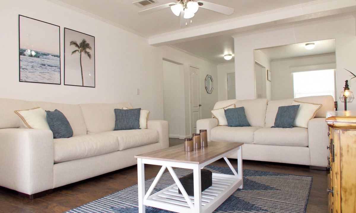 Monahans House | Beautiful, Spacious 3-bedroom w/Backyard!