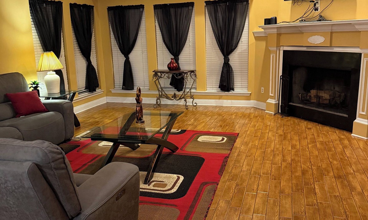 Slidell House | Beautiful, spacious 3br/2.5 bath home with easy access to shopping and dining