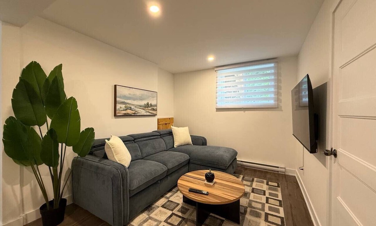 Longueuil Condo | Beautiful Spacious 4BR with Parking, Near Montreal