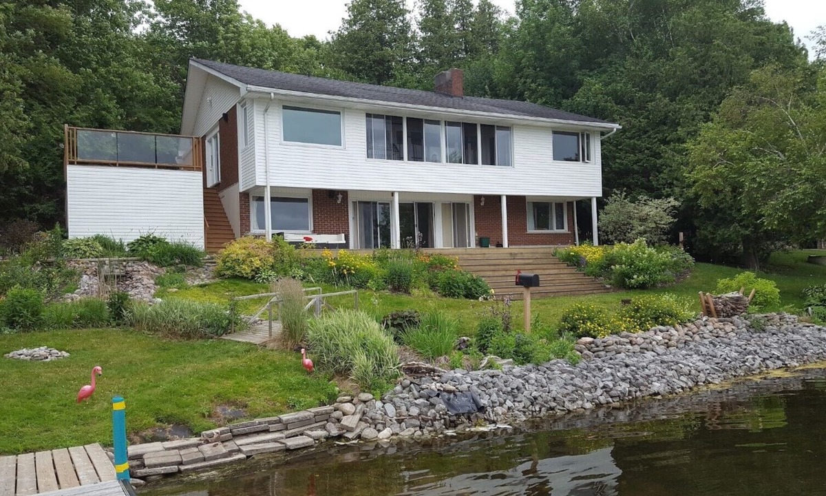 Peterborough Cottage | Beautiful Spacious Cottage on Lake Chemong