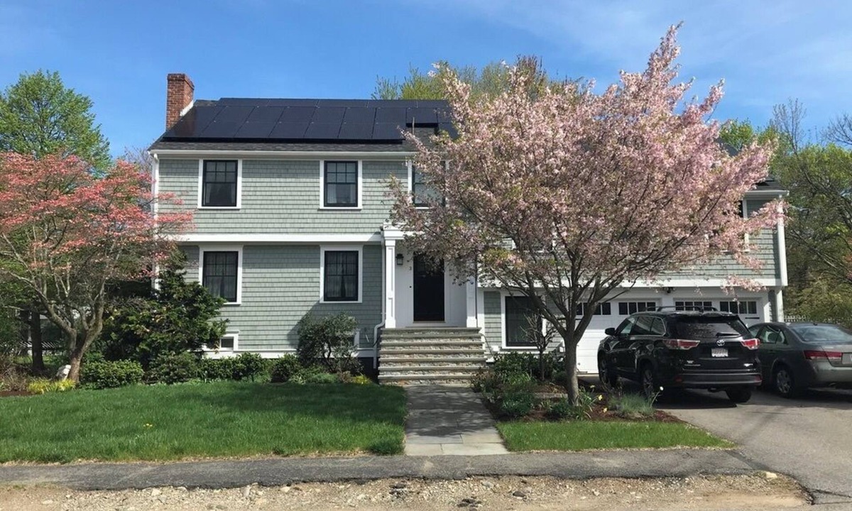 Needham House | Beautiful, spacious family-perfect 5-bdrm home w AC -train to Boston, World Cup