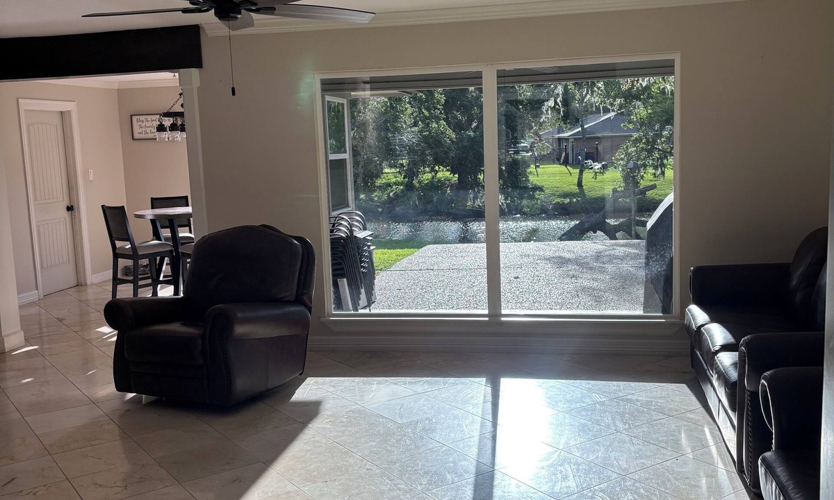 Richwood House | Beautiful spacious home located on the Bayou.n25 min.from beach 55 from Houston.