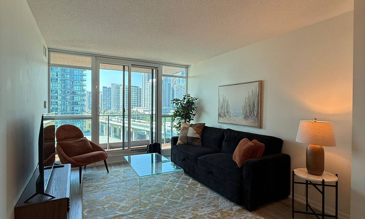 Fort York Condo | Beautiful Spacious Lakeview Waterfront w/Parking