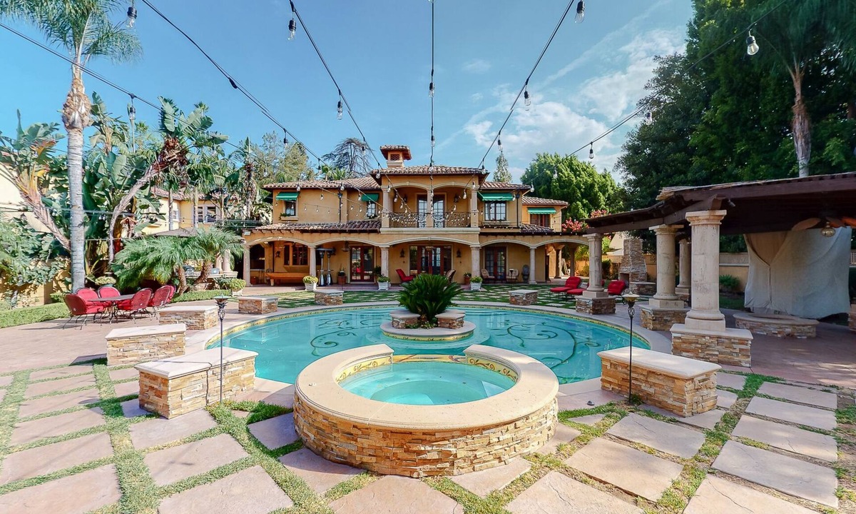 Sherman Oaks House | Beautiful Spanish Villa