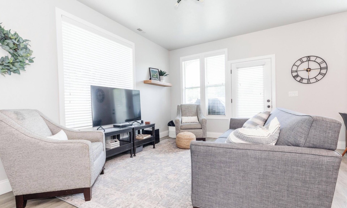 Providence House | Beautiful, Sparkling Clean 3 BR, 2.5 BA Townhome!