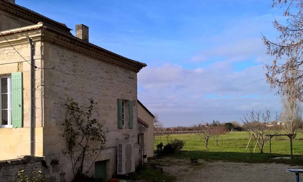 Saint-Androny Apartment | - Beautiful star -