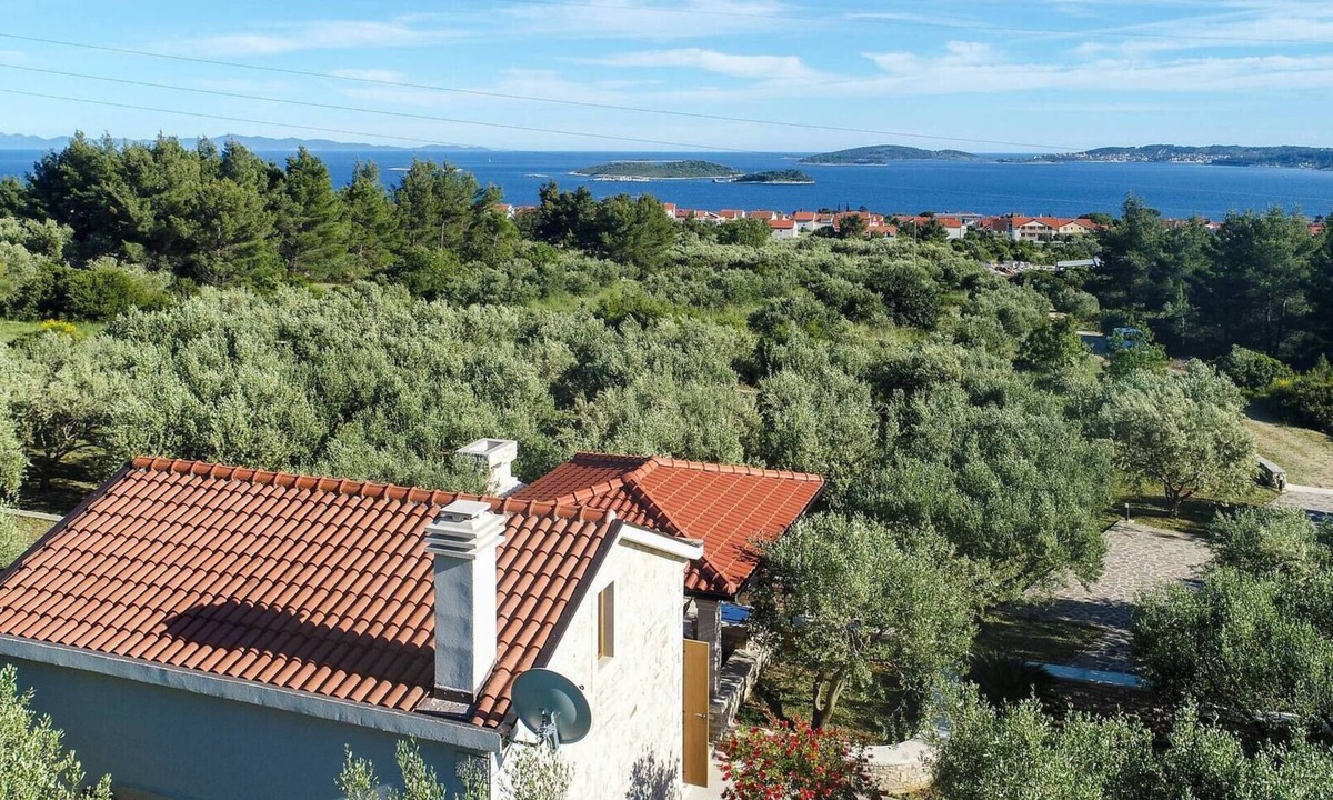 Orebic House | Beautiful stone house in the quiet neighborhood