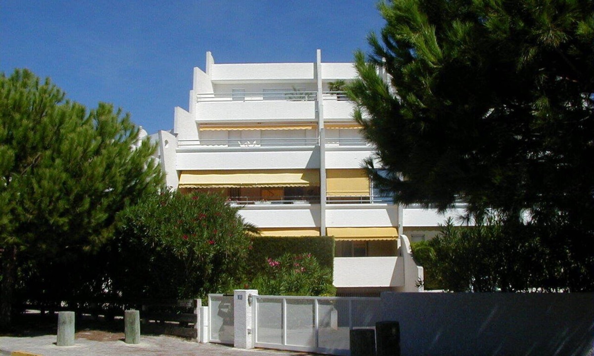 La Grande-Motte Apartment | Beautiful studio with all comforts - air conditioning - parking - swimming pool - not overlooked
