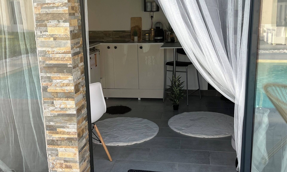 Bressols Apartment | Beautiful studio