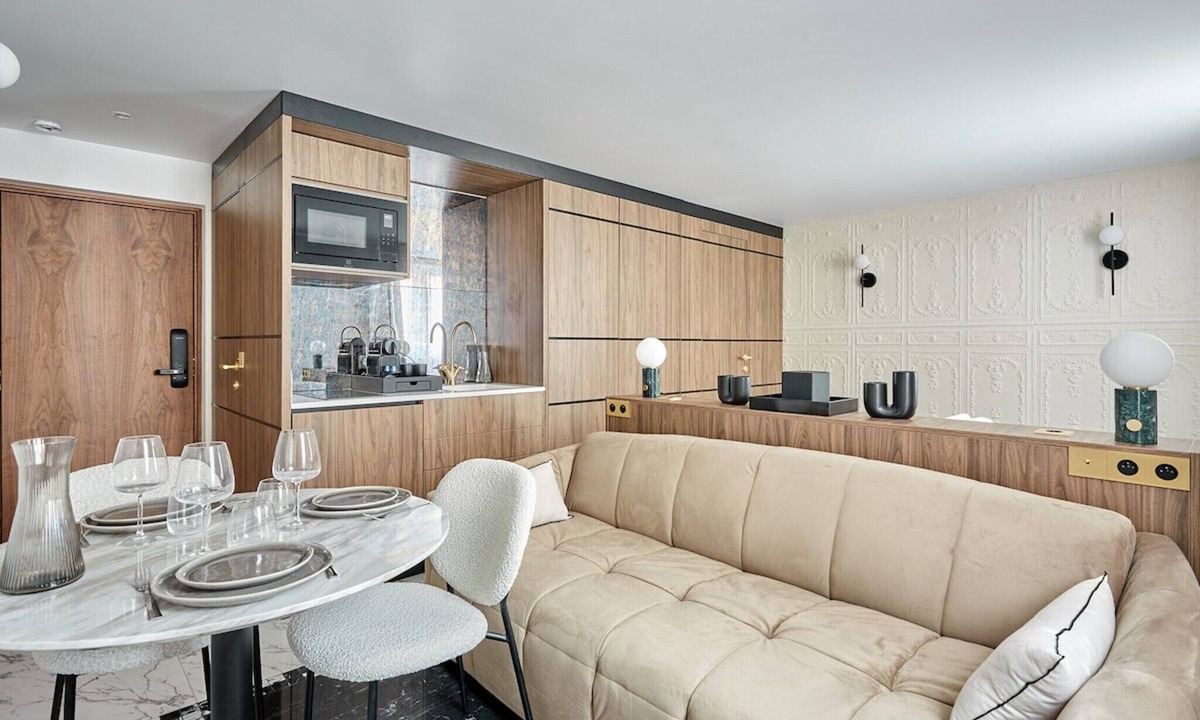 Paris City Center Apartment | Beautiful Studio with AC - Louvre Palais Royal