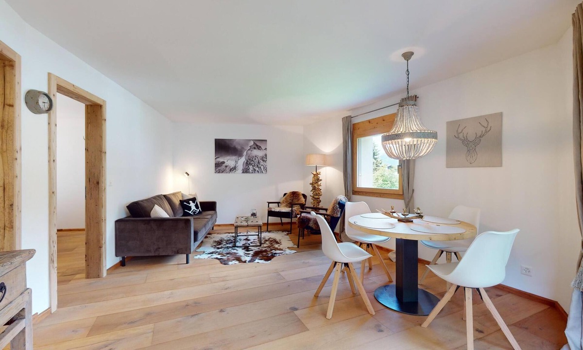 Sils-Maria Apartment | Beautiful, stylishly furnished 2-room flat on the 1st floor, in a quiet and cent