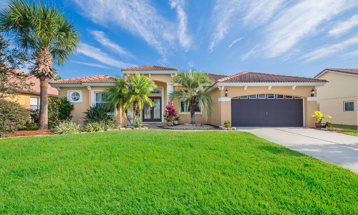 Buena Ventura Lakes House | Beautiful Summer Home