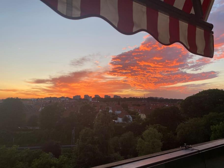 Frederiksberg Apartment | Beautiful sunset from 7th floor! 2bedrooms/balcony/free parking and bikes