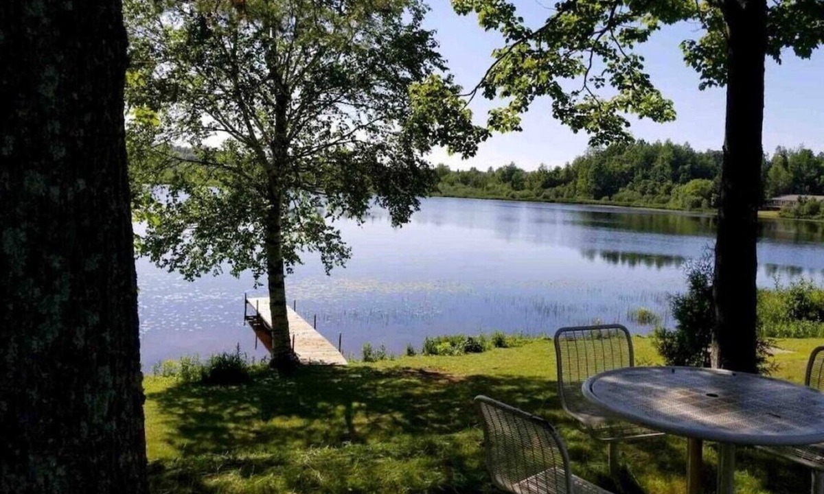 Christmas Cottage | Beautiful sunsets/lake views - Near Pictured Rocks