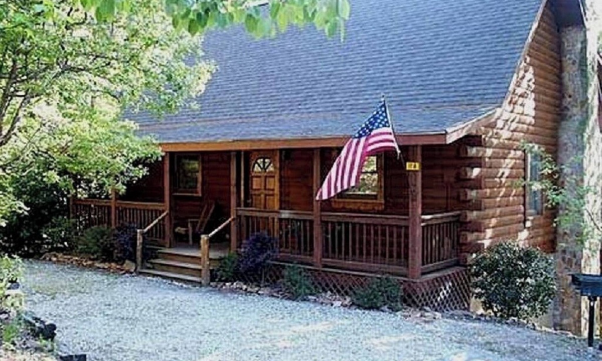 Pine Mountain Valley Cabin | Beautiful sunsets, decks, firepit!
