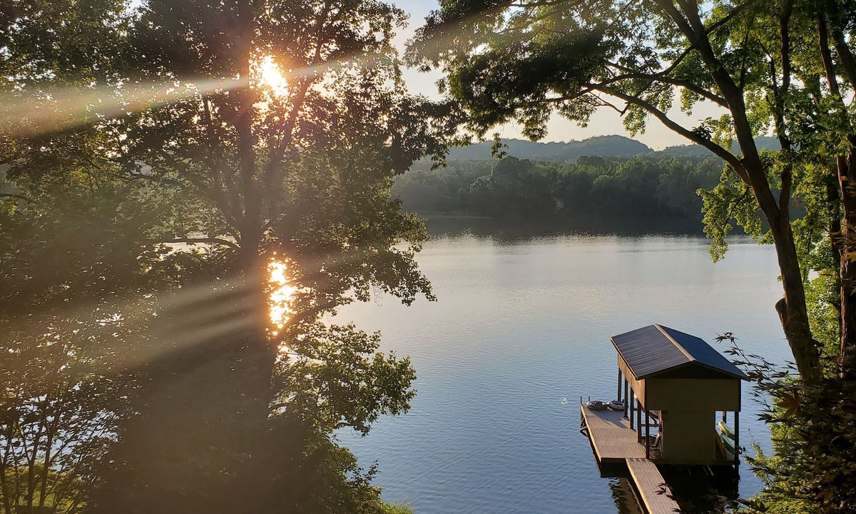 Spring City House | Beautiful Sunsets with a Dock on Watts Bar Lake - Perfect July 4th Location
