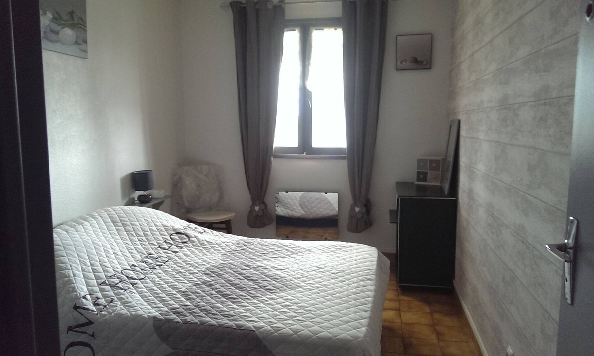 Le Chateau Apartment | Beautiful T2 10mm walk from the beach