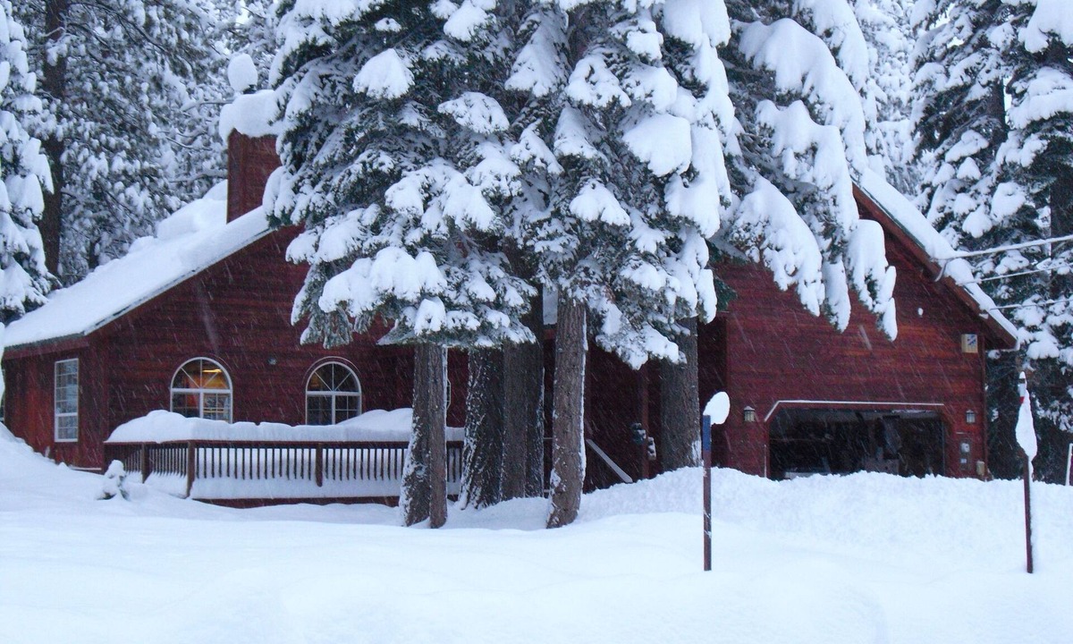 Truckee House | Beautiful Tahoe Donner 4 bedroom PERFECT FAMILY rental home. Near All ski areas!