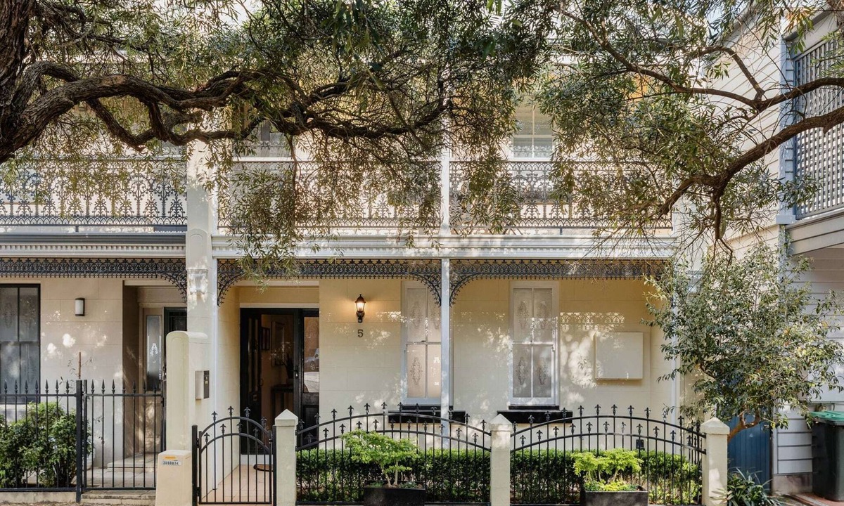 Cooks Hill Apartment | Beautiful Terrace Home with Courtyard