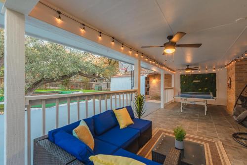 Vista Del Norte House | Beautiful Texas Ranch house, Game Room & Minigolf