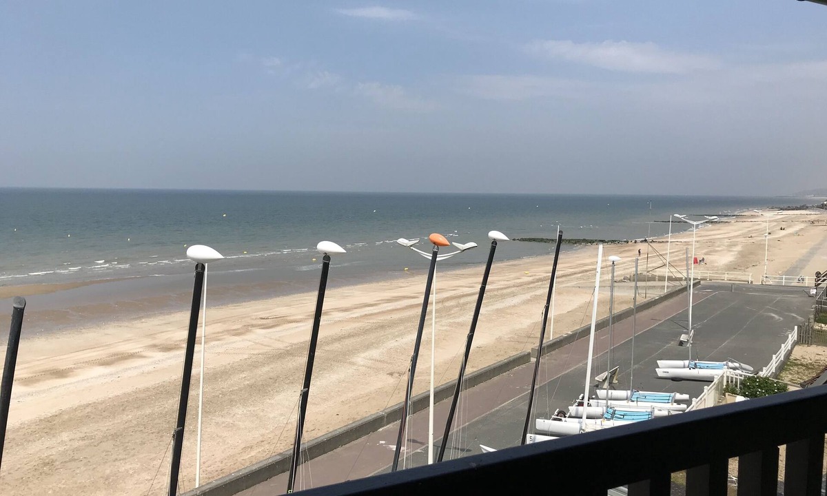 Blonville-sur-Mer Apartment | Beautiful three room apartment on the beach, superb view