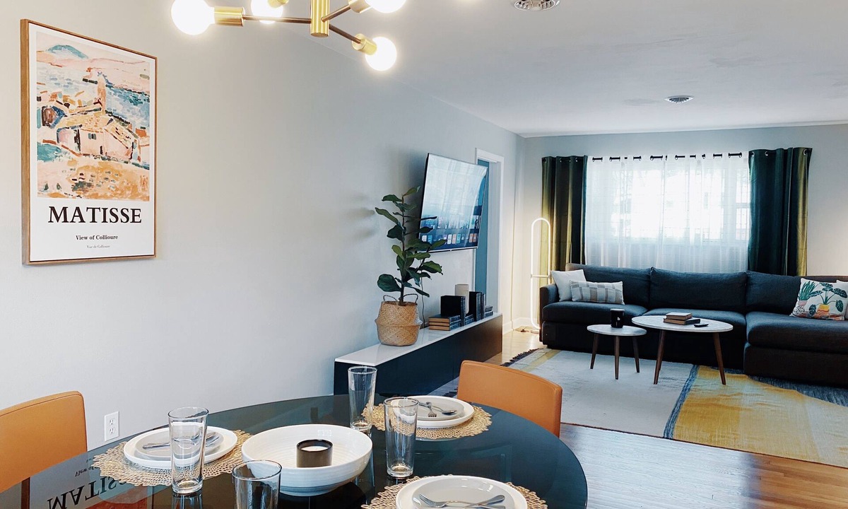 Richmond House | Beautiful Three Bedroom one story house on quiet street