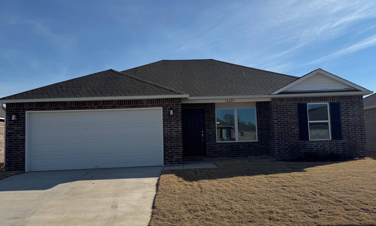 Bixby House | Beautiful three bedroom two bathroom in Bixby sleeps 10