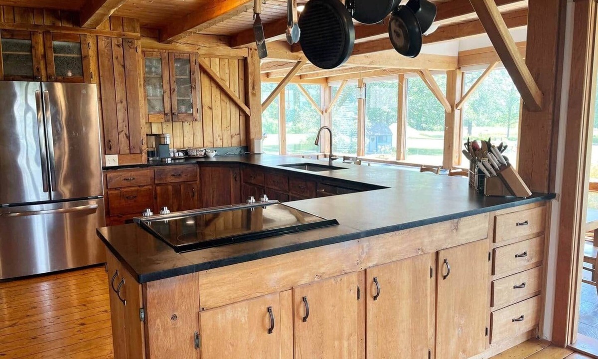 New Haven House | Beautiful timber frame just minutes to Middlebury!