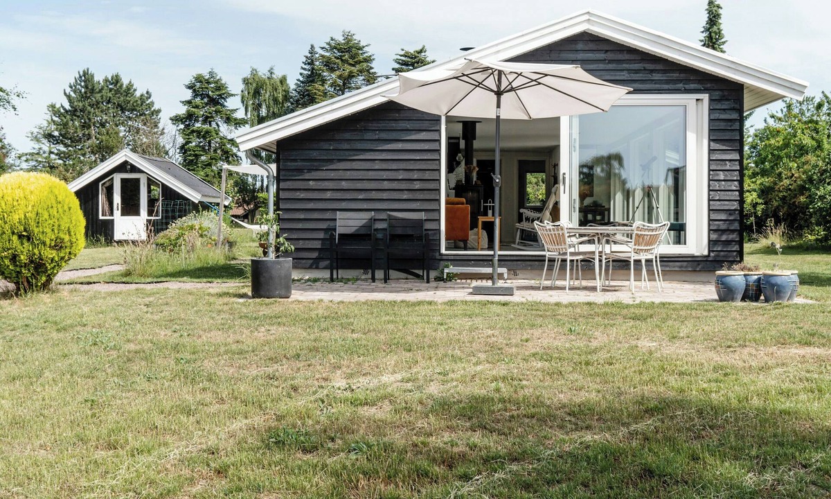 Holbaek House | Beautiful tranquil home by fjord near Copenhagen