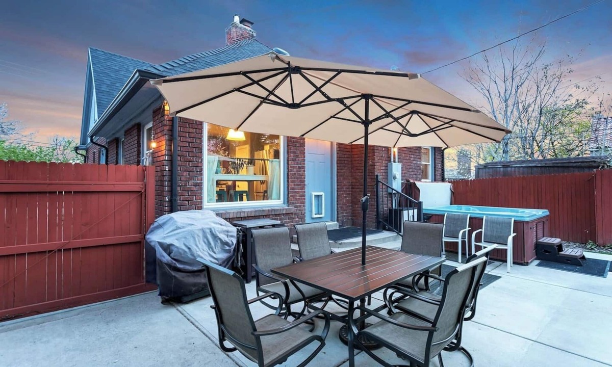Yalecrest House | Beautiful Tudor on Yalecrest, Hot Tub, University