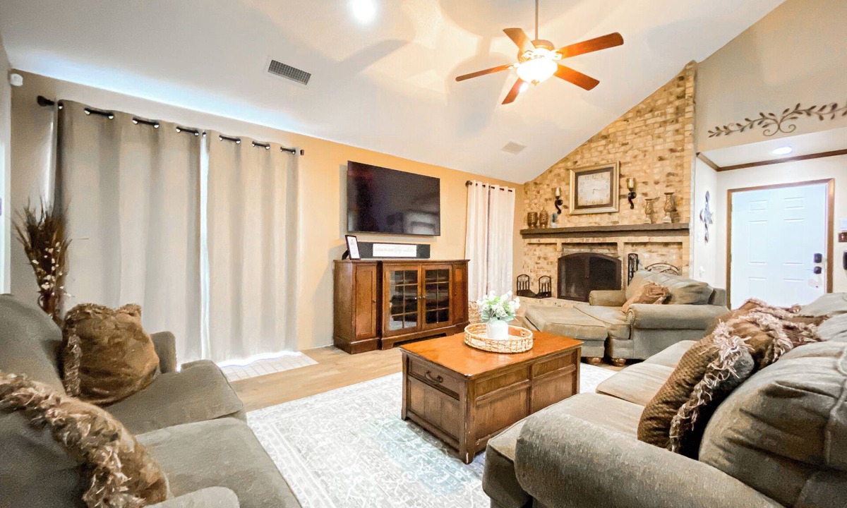 Abilene House | Beautiful two-story townhome in central Abilene by Redbud Park.