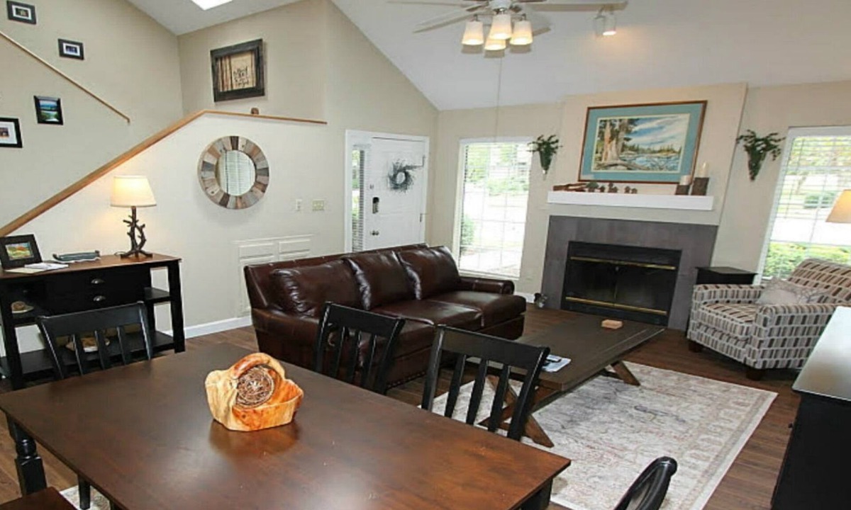 Tellico Village House | BEAUTIFUL TWO STORY TOWNHOME in TELLICO VILLAGE GOLF RESORT & FITNESS COMMUNITY