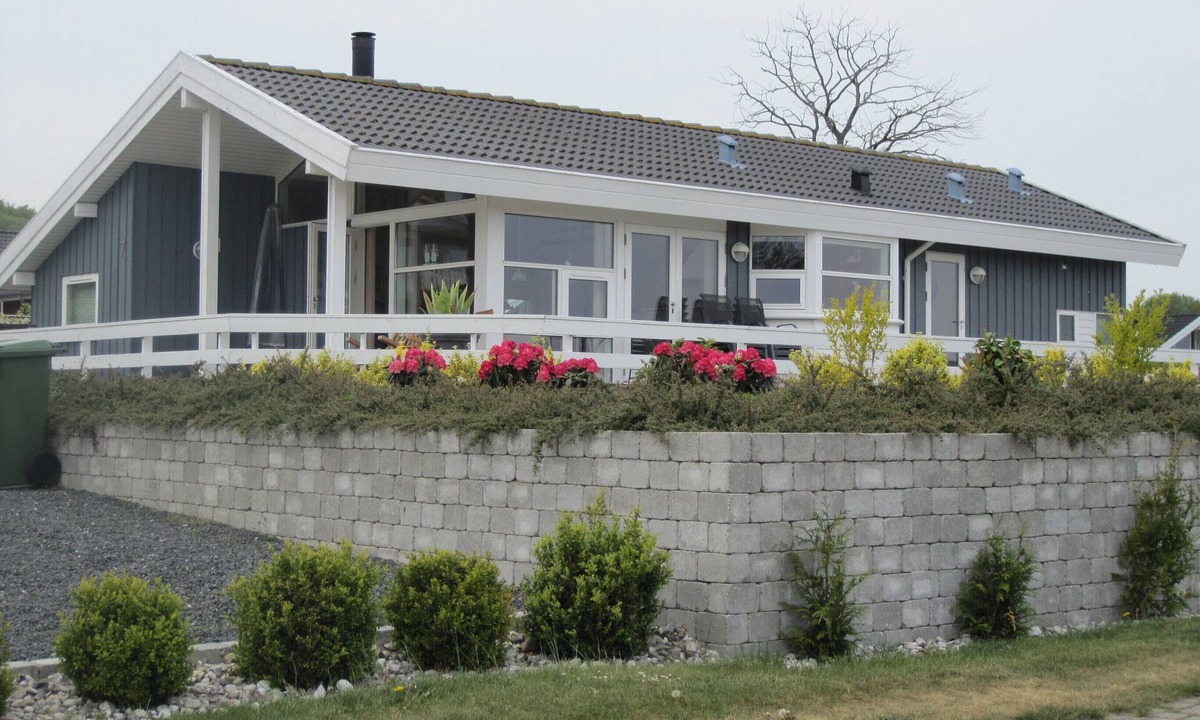 Grønninghoved Strand House | Beautiful vacation home with a view of the sea, just a 5-minute walk from the beach