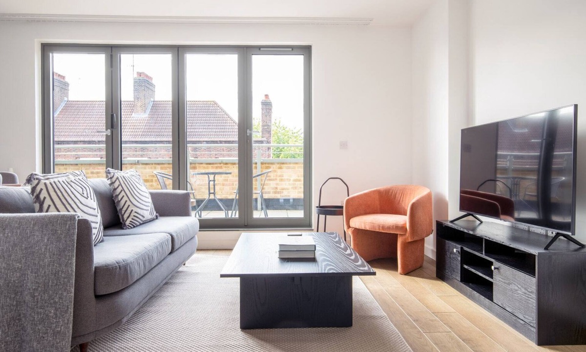 Prince's Apartment | Beautiful Vauxhall 2BR w/Balcony nr Tube, by Blueground