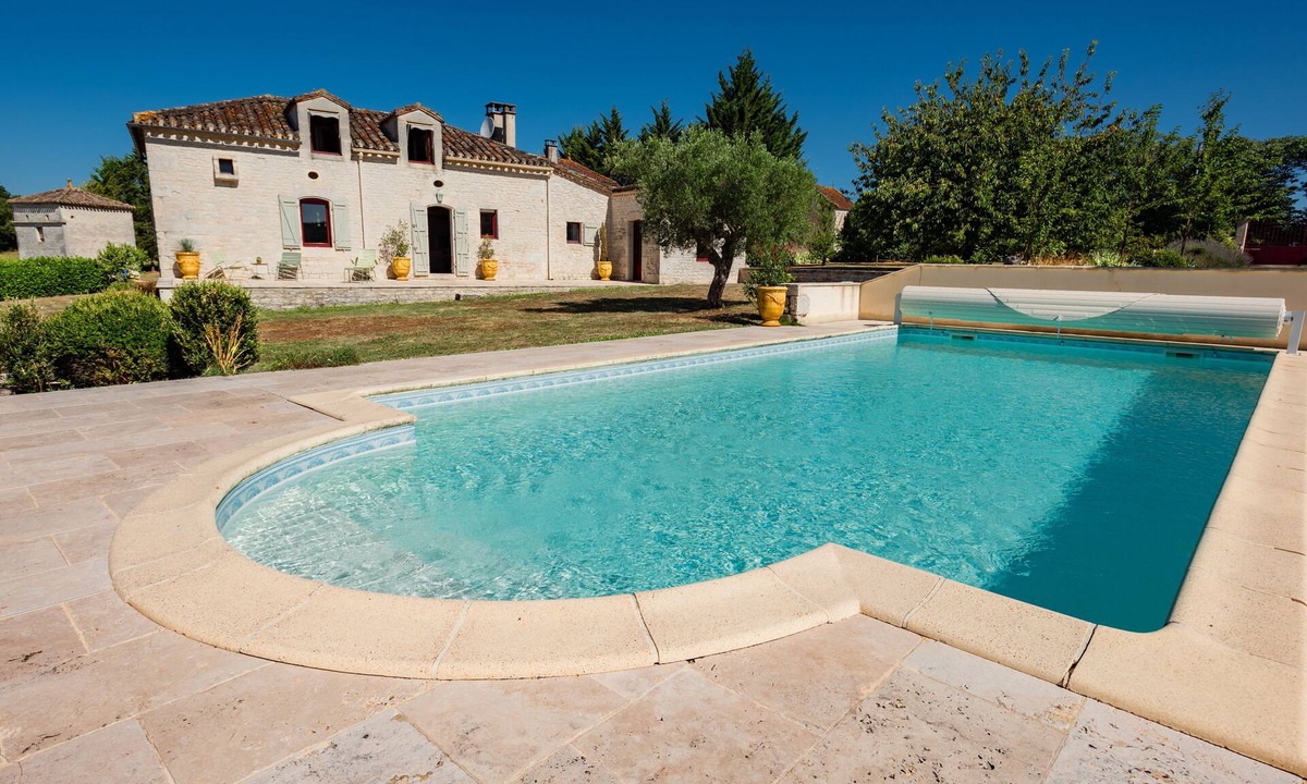 Montaigu-de-Quercy House | Beautiful villa with a pool and great views