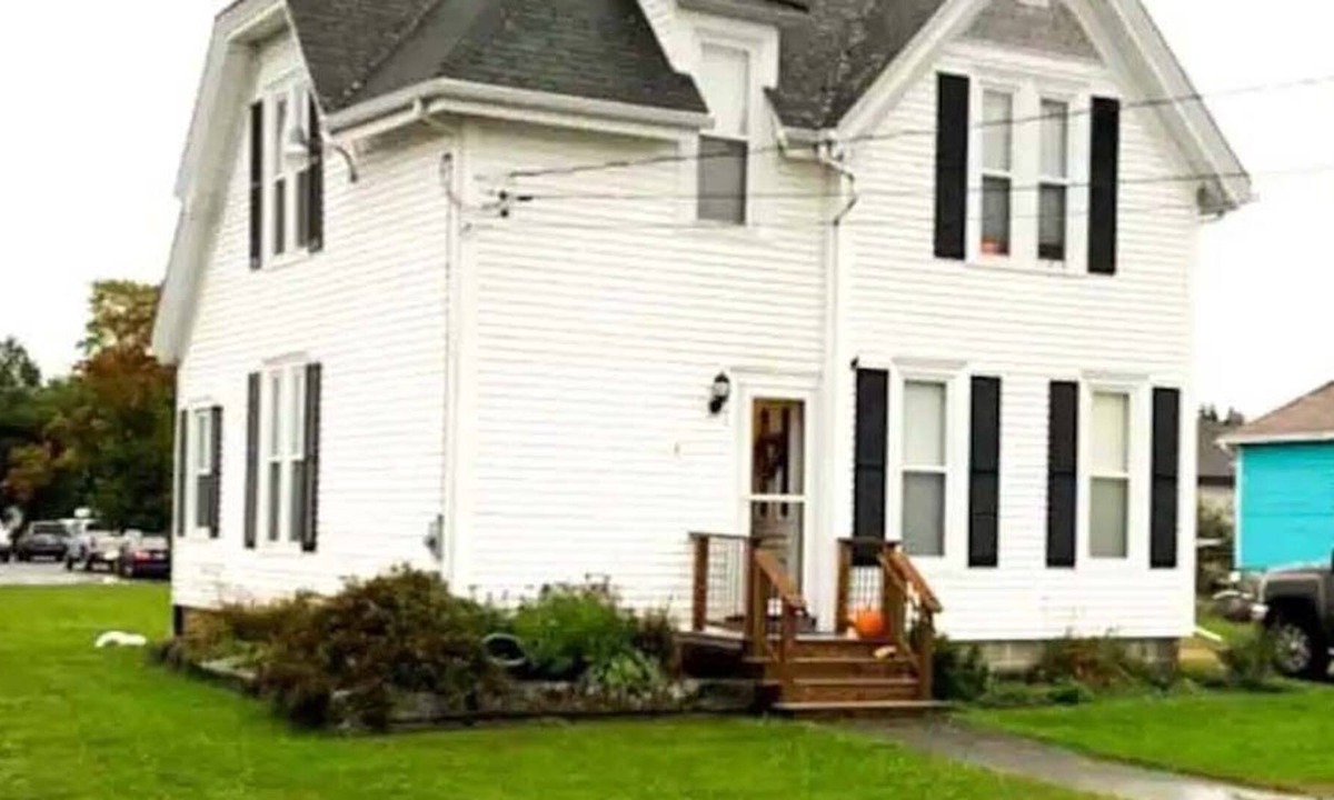 Milbridge Apartment | Beautiful Victorian Apt for a well deserved rest!nCentrally Located DownEast.