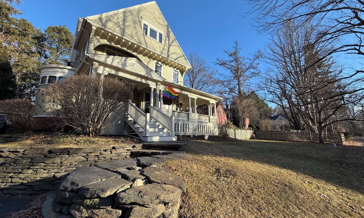 Amherst House | Beautiful Victorian Downtown Amherst w/Electric Car Charger