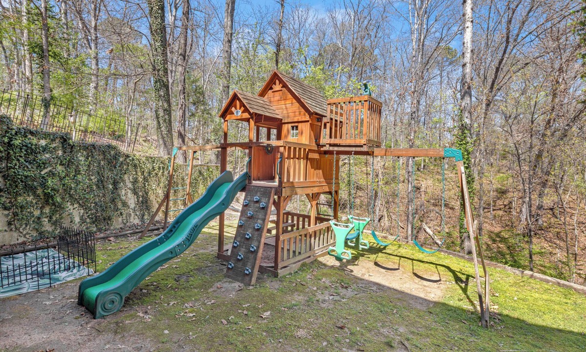 Bella Vista House | Beautiful View+Hot Tub+Sleeps 12+Bike Workshop
