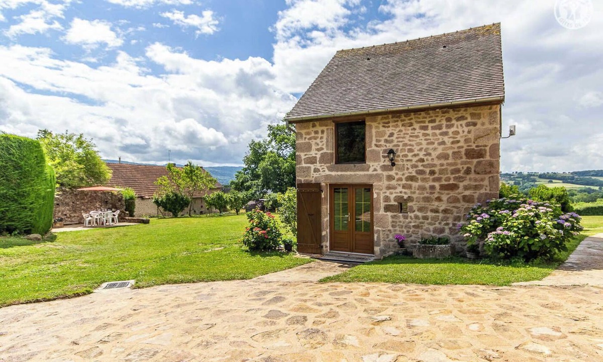 Mesvres House | Beautiful view of Les Angles