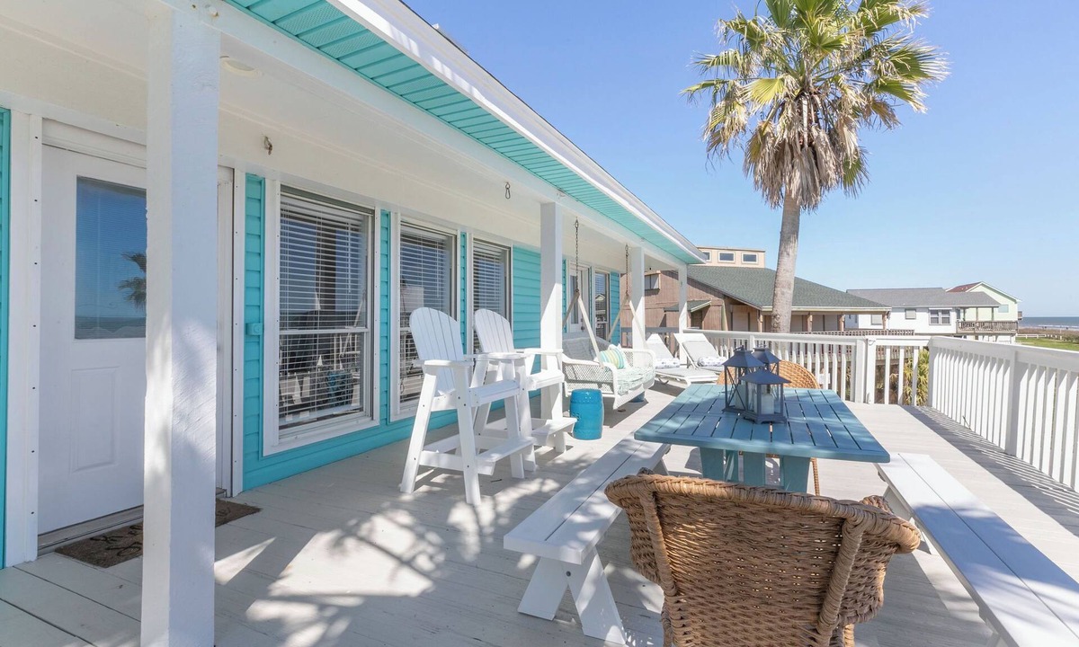 Galveston House | Beautiful view of the beach, 3 bedroom-3 full bath, WiFi, cable, big deck