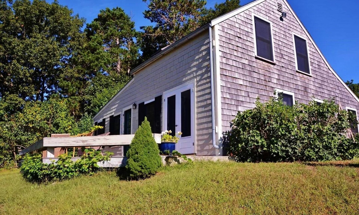 Ipswich Cottage | Beautiful Views, 1 Mi to Beach! Ipswich Cottage