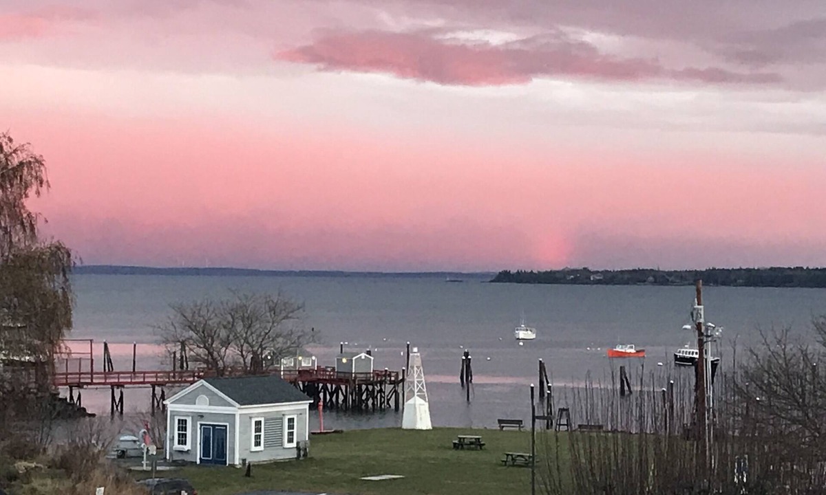 Rockland House | Beautiful Views and Downtown Location