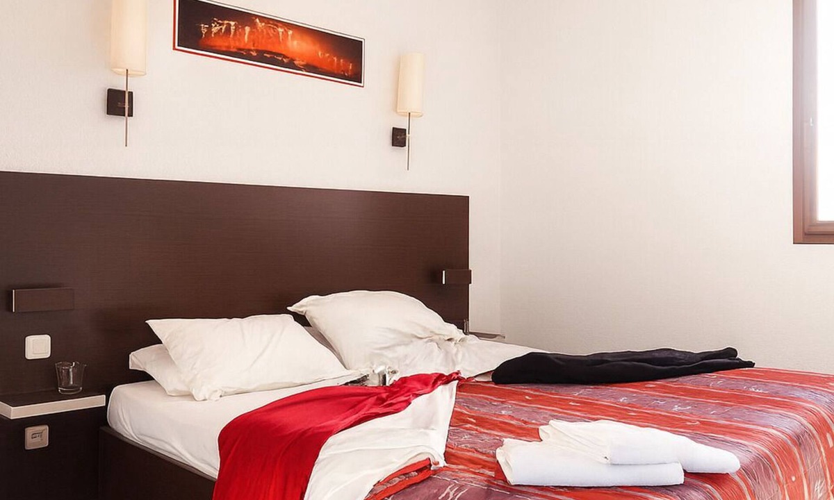 Carcassonne Hotel | Beautiful Views in the South of France! 2 Comfortable Units! Parking Available!
