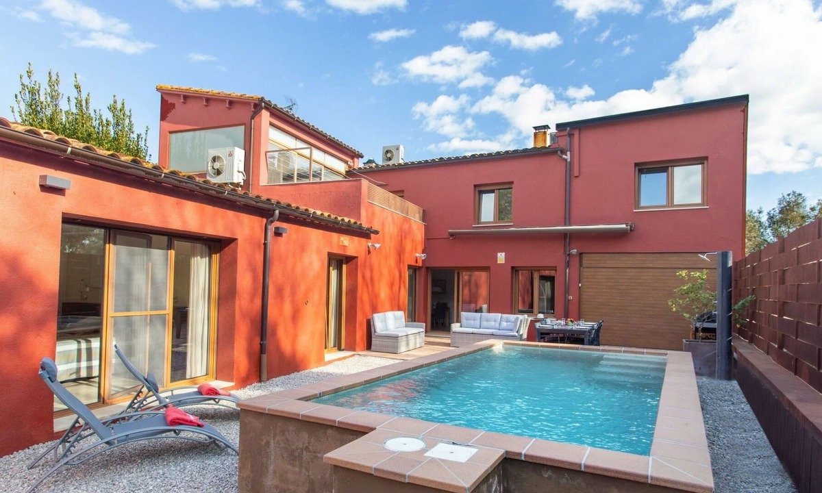 Fonteta House | Beautiful villa for 12 people with A/C, WIFI, private pool, TV, patio, pets allowed and parking