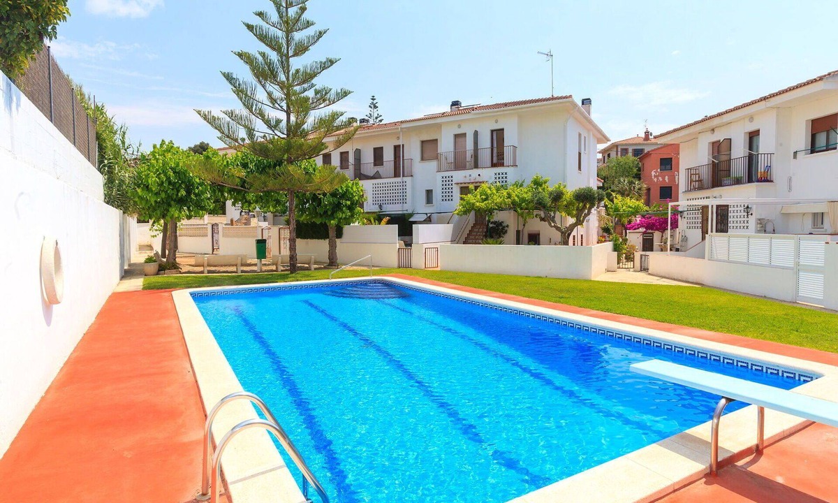 Cunit House | Beautiful villa for 6 guests with pool, TV and patio