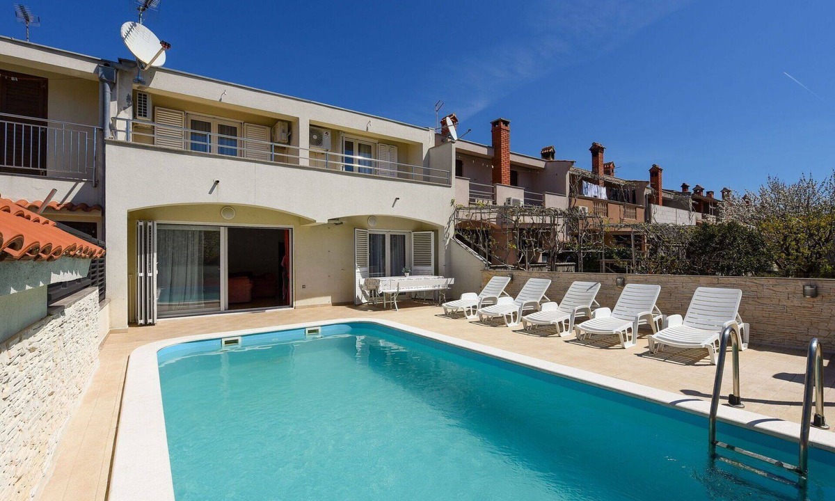 Zadar House | Beautiful villa for 8 guests with WIFI, A/C, private pool, TV, terrace and pets allowed