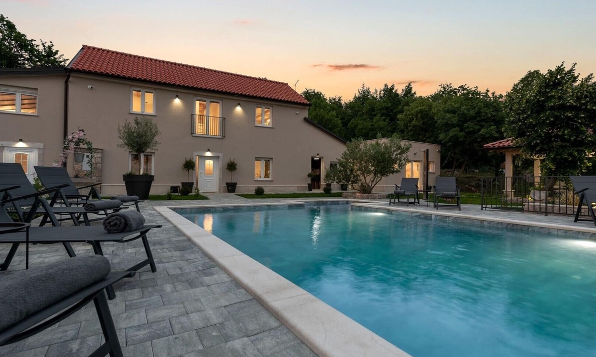 Bakar Villa | Beautiful Villa Green Garden with swimming pool