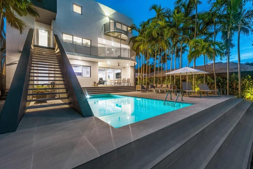Northeast Coconut Grove Villa | Beautiful Villa Have in Miami
