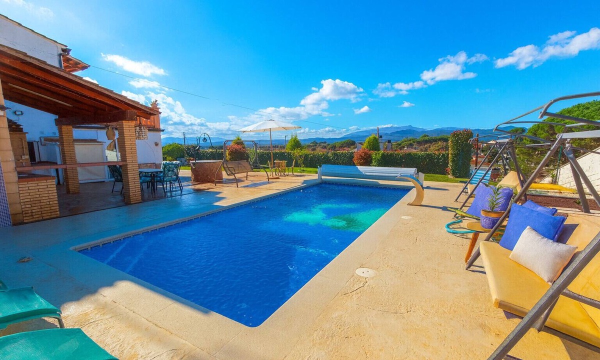 Sils Villa | Beautiful villa just 25 km from the beach of Lloret de Mar